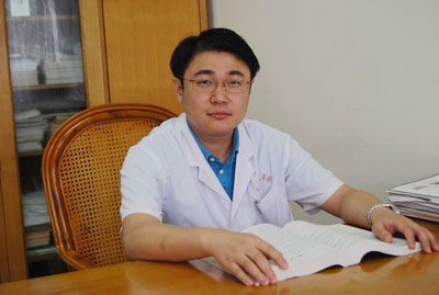 用汗水書寫的答卷--記東方醫院青年醫生江永強