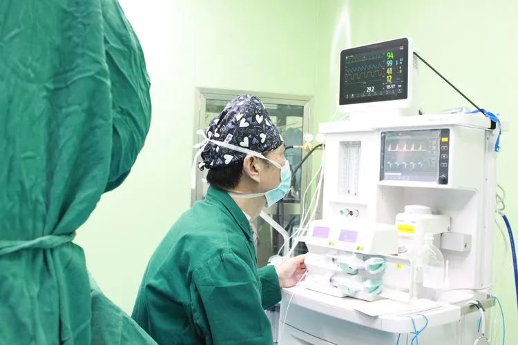  一台手術解決三大難題——廣濟醫院普外科攜手泌尿外科給出患者疾病診治最優解